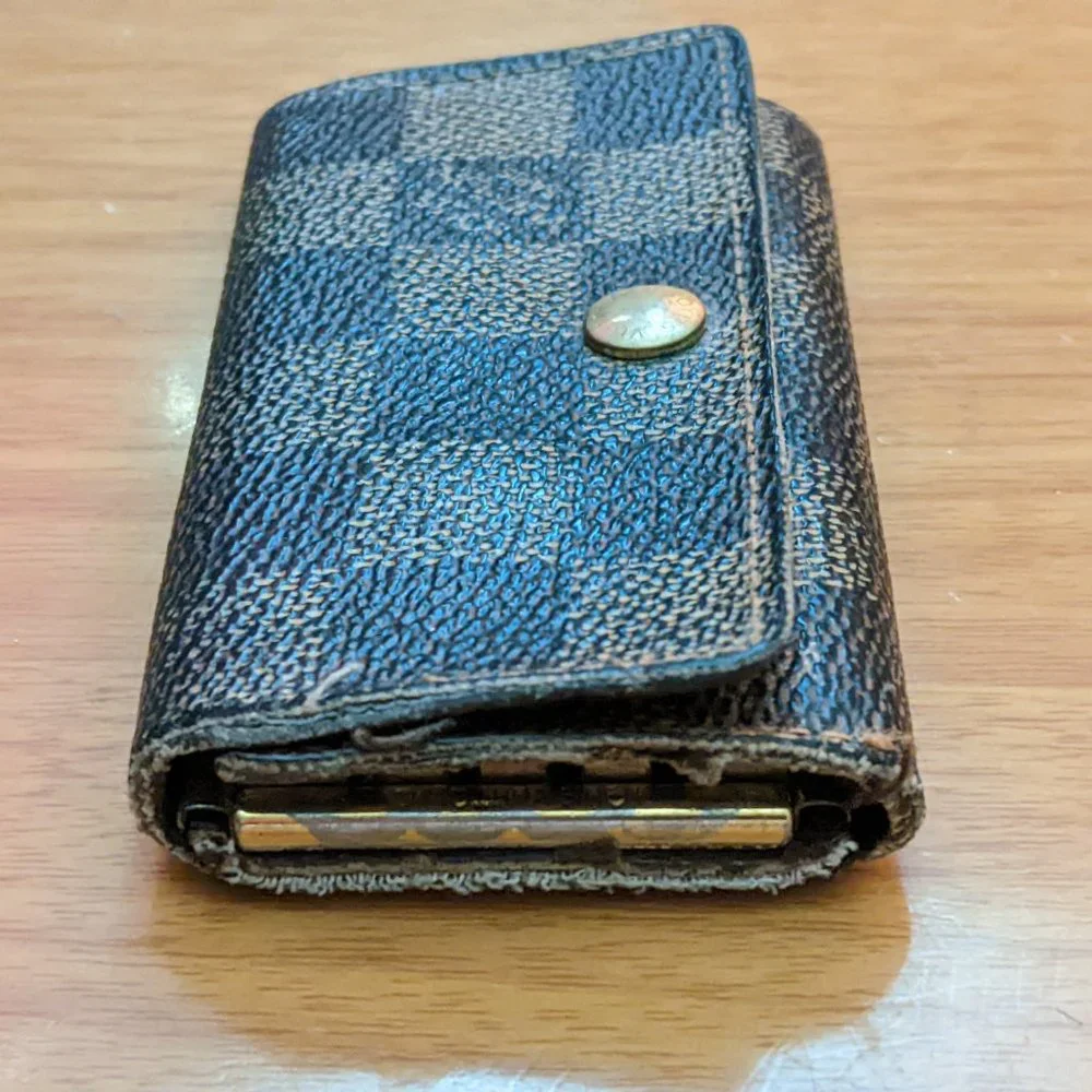 Louis Vuitton Damier Key Holder/Wallet #1570***